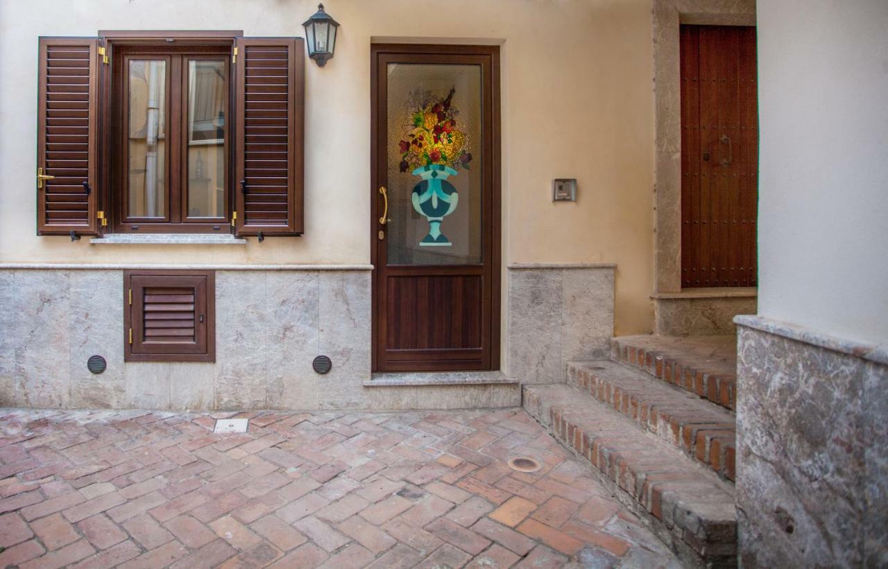 Апартаменты Tina House - Il Cortile Nel Centro Storico Di Таормина Экстерьер фото